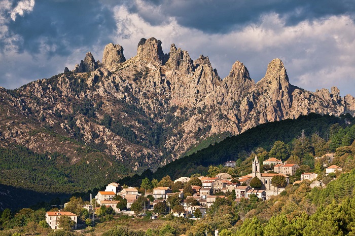 Aiguilles de Bavella, village de Zonza, Corse