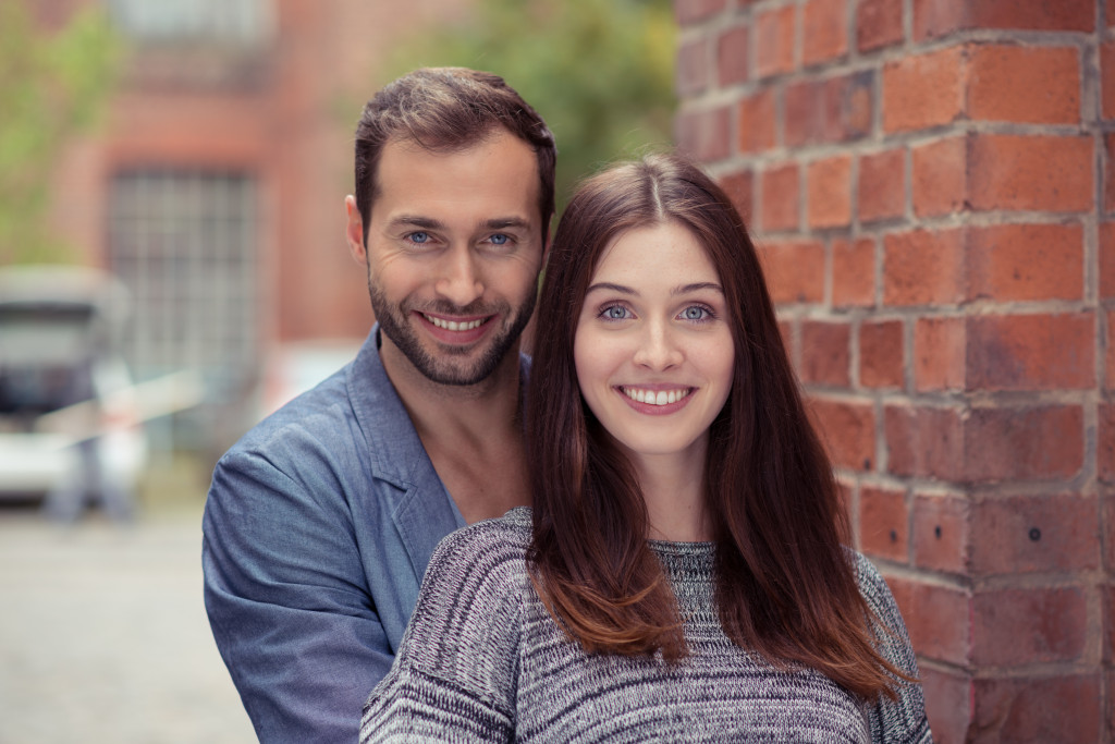 Happy,Attractive,Couple,In,An,Urban,Street,Standing,In,A