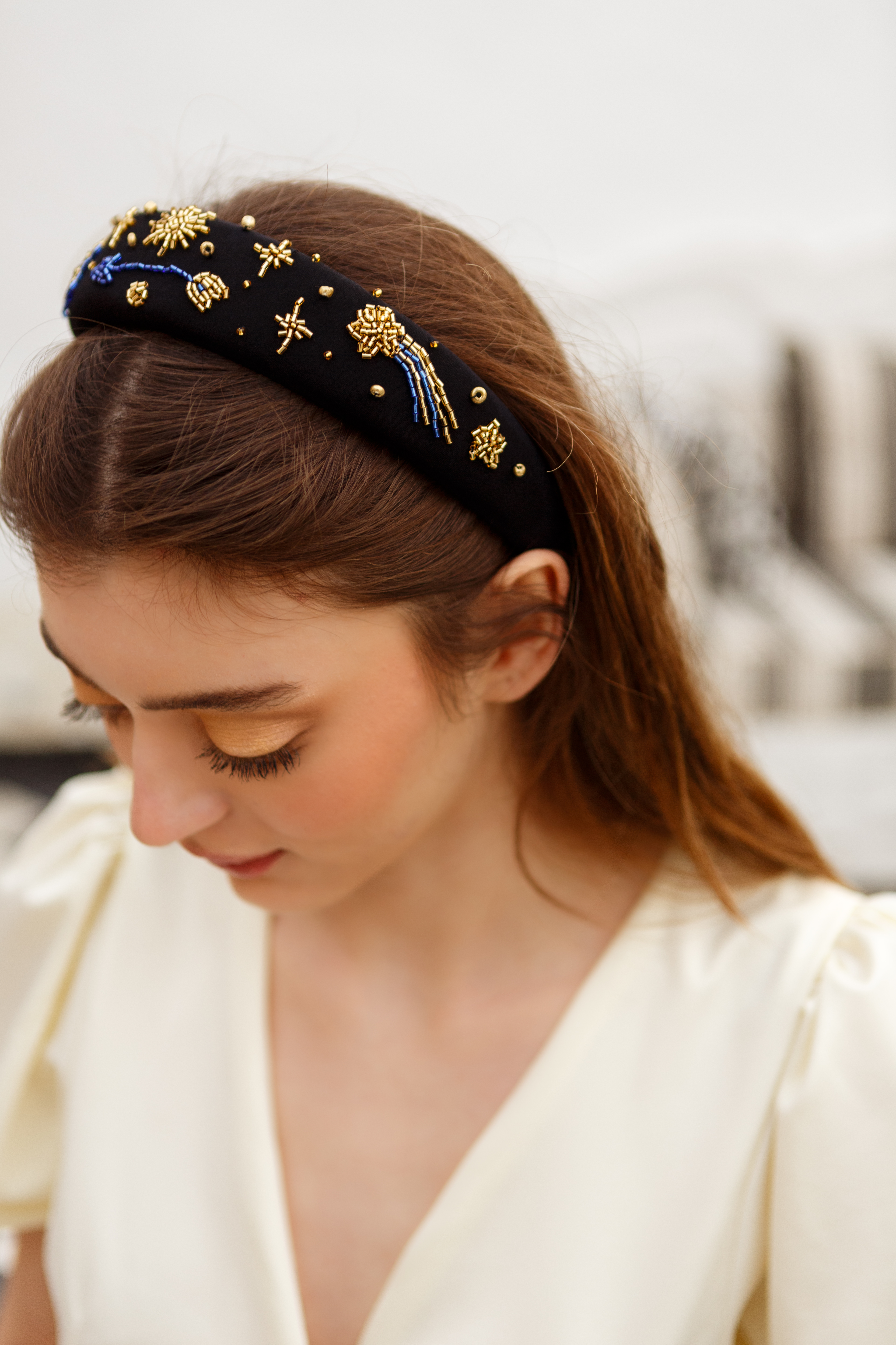 Ensemble vintage avec accessoires des années 50, gants en cuir, livre  souvenir Firenze, fermoirs à cheveux barrette, broche avec pierres, pot de  crème pour les mains, lot -  France