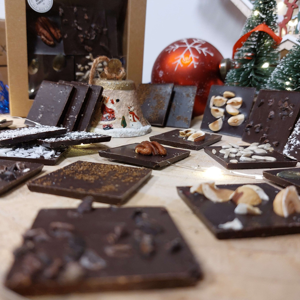 Authentiques Noël éclatant, Noir & Lait - Révillon Chocolatier - Chocolats  de Pâques et de Noël