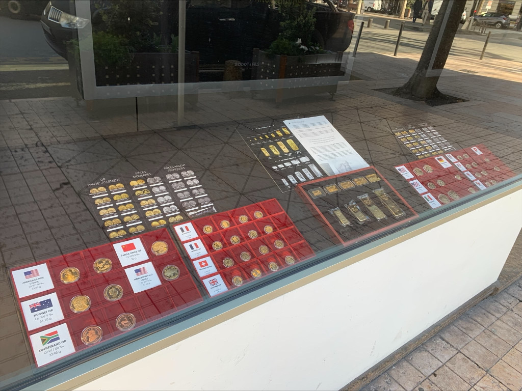 agence-antibes-vitrine