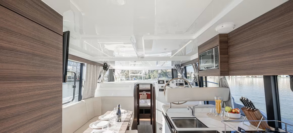 LB_Liberty_Interior-Saloon_1_11.2_TH