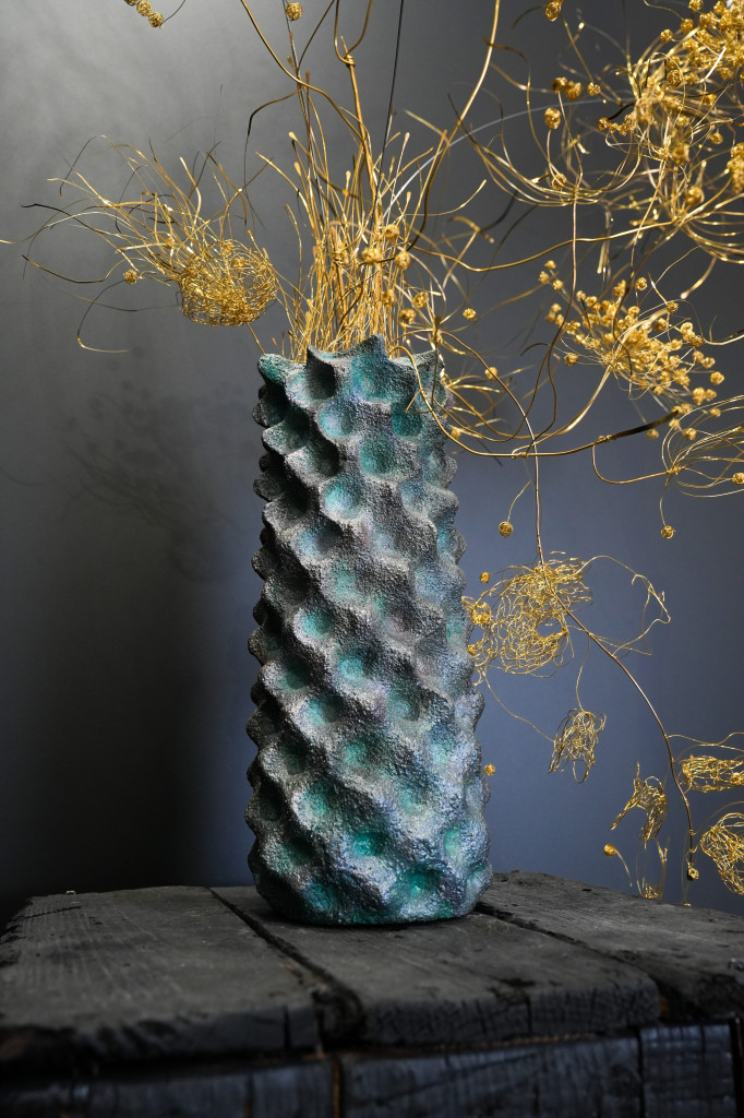 Florence Gossec, Le bouquet champêtre, 2024, Sculpture de fil de laiton, 1,50 m de hauteur, Courtesy La Maison Gaston (détails)