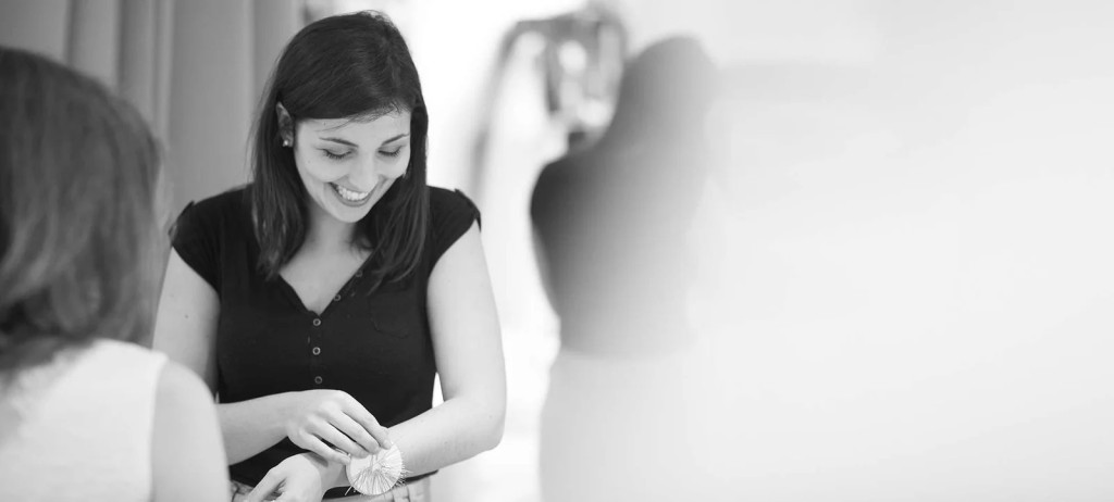 creatrice-de-robes-de-mariee-atelier-couture-essayage-avec-une-mariee-vaucluse-avignon-1