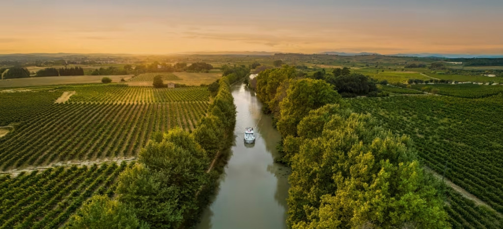 river-boating-nature-sunset_Canal-du-Midi_France_Destination_3840x1920_2025
