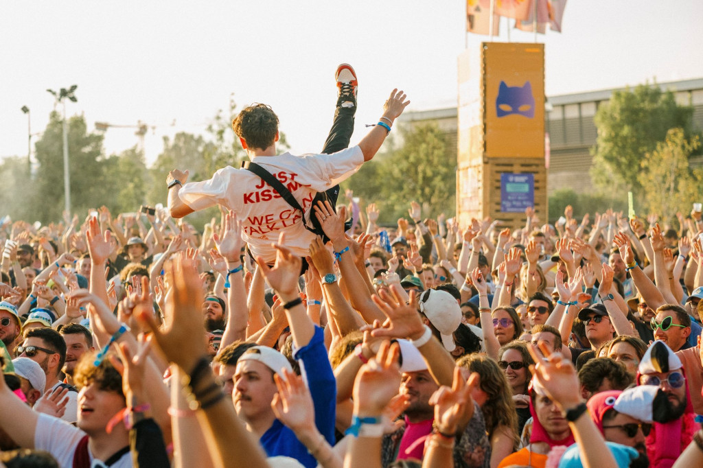 684adc59bcda27d2f95555d3_BASTINSARAH_20240714_NUITSSECRETES_AMBIANCE_5623-p-2000