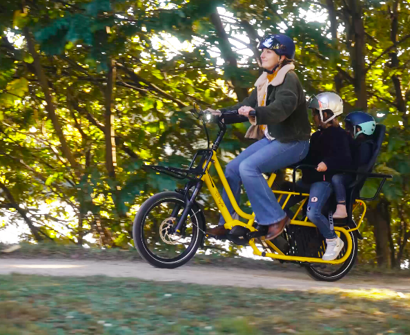 Deux enfants sur un Belle-île