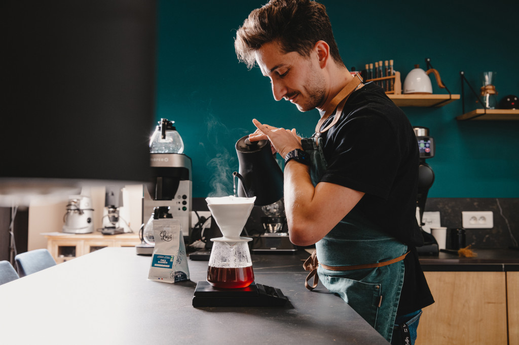 221129_MAXICOFFEE_barista