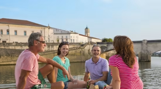 boating_friends_group_Burgundy_France_3840x2160
