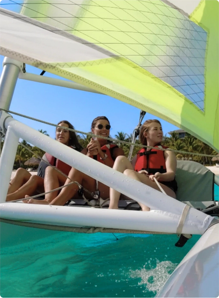 iziboat-eco-friendly-sailing-autonomous-navigation-joystick-steering-silent-experience