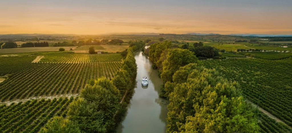 river-boating-nature-sunset_Canal-du-Midi_France_Destination_3840x1920_2025 (1)